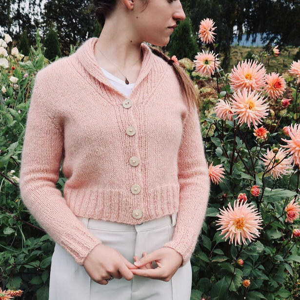 Soft pink cardigan with a high hip length and shawl collar