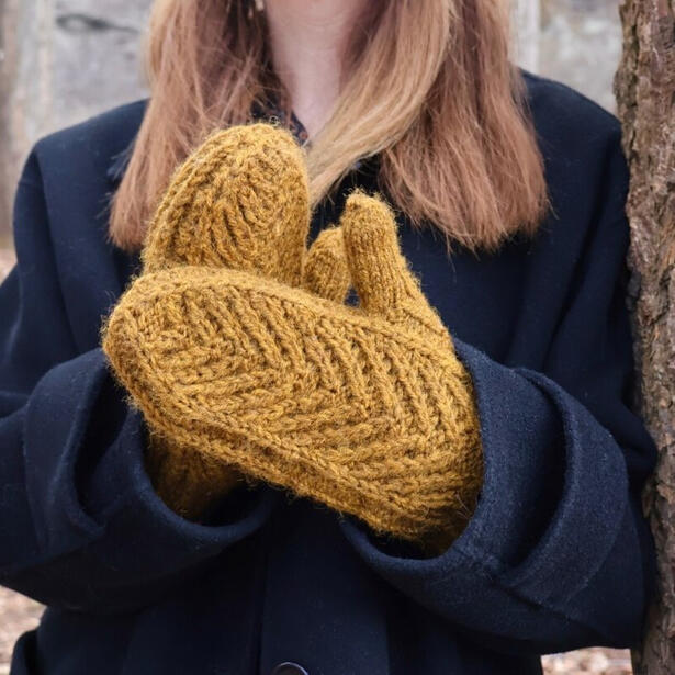Textured Knitted Mittens with brioche like stitch of fisherman's rib with fern motif